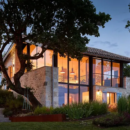 Дом отдыха Restored French Estate In Medieval Lauzerte Montagudet