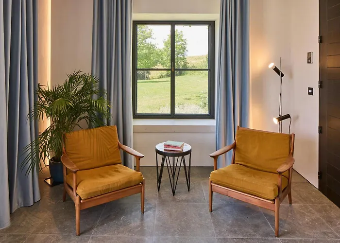 Restored French Estate In Medieval Lauzerte *